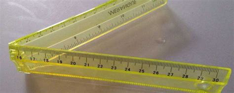 某同学用螺旋测微器测量一铜丝的直径.测微器的示数如图所示.该铜丝的直径为 mm. 下图为一电学实验的实物连线图.该实验可用来测量特测电阻Rx的 ...