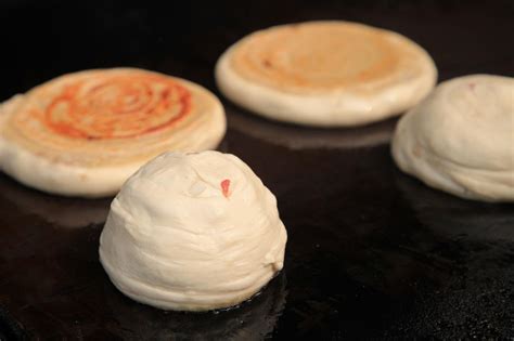 河南这种饼流传数百年一个重半斤，吃起来外焦里嫩香而不腻|火烧|滑县|牛_新浪新闻
