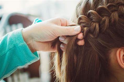 为什么秋冬头发爱起静电 怎么避免静电对头发的伤害_美发护发 - 美发站