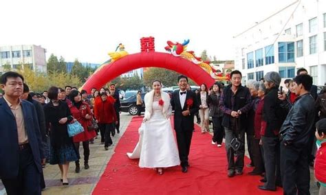 环游中国一年半，只为自拍56个民族的56张结婚照，办一场专属婚礼 - 知乎