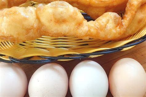 【鸡蛋灌油条的做法步骤图，鸡蛋灌油条怎么做好吃】方太幸福家_下厨房