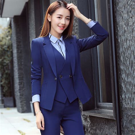 西装马甲裙甜美女生头像