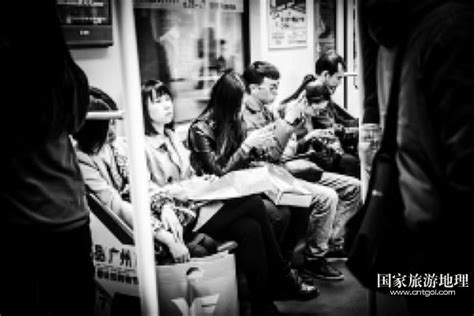 地铁日记（四）:地铁上读书的人 - 知乎