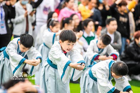 贵州毕节：孩子“开笔破蒙”体验传统文化 - 陕工网