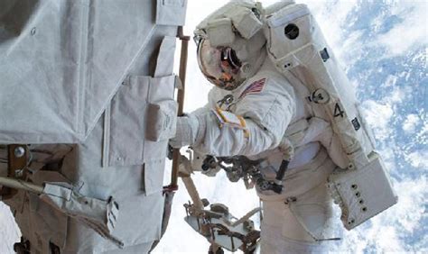 宇航员在进行太空行走前,为什么要进行吸氧排氮?