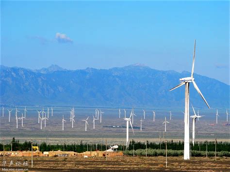 雪山上的风力发电厂的风机高清图片下载_红动中国