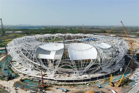 建安区的许昌体育会展中心项目加紧施工