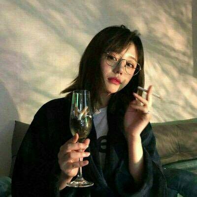 温柔头像叼烟女生