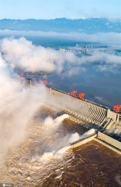 三峡大坝开孔泄洪 应对“长江2021年第1号洪水”-新闻中心-温州网