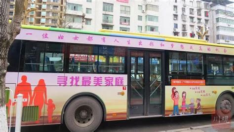 妇女儿童公交专线首发 女性免费乘公交，广安女性今天这样过节！ _四川在线