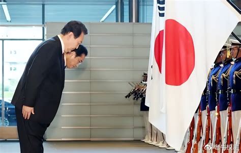 韩国丢人丢到国外了！亲美总统向日本国旗鞠躬，韩民众忍不了了|尹锡悦|日本国旗|日本_新浪新闻