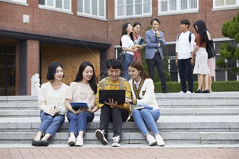 大学生爱上女教授（推荐5本男主是教授的言情小说） - 兜在学