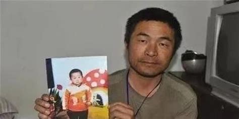 郭刚堂13日与被拐24年儿子相认 公安部：犯罪嫌疑人已被抓获_孩子