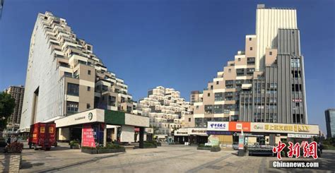 江苏昆山“金字塔”建筑引热议 就像搭起来的乐高积木-新闻中心-南海网