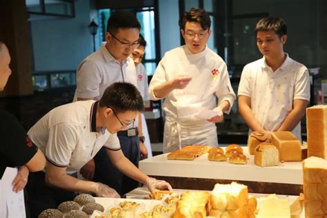 南京蛋糕培训学校有哪些_南京欧米奇国际西点西餐学院
