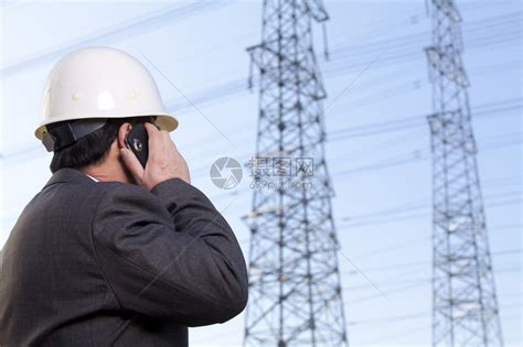 施工经理在移动电话上说话高清图片下载-正版图片502869561-摄图网