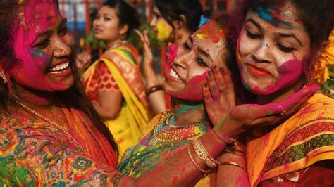 一个用色彩表达爱的印度洒红节