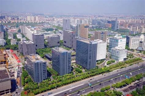 徐汇漕河泾开发区城市更新启动仪式暨 2023 年区区合作会议举行 -- 徐汇报