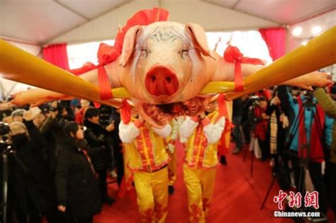浙江海盐办世界名猪文化节 再现“请年猪”场景--陕西频道--人民网