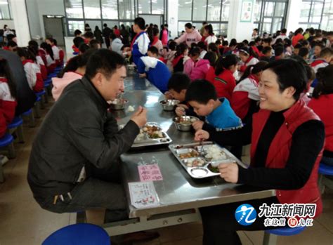 九江双语实验学校：规范食堂管理 落实用餐陪餐制度|用餐|食堂|九江_新浪新闻