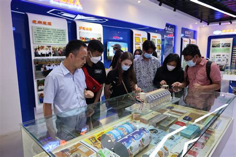 我院印刷类专业近70名学生到河南邮电印刷厂实习