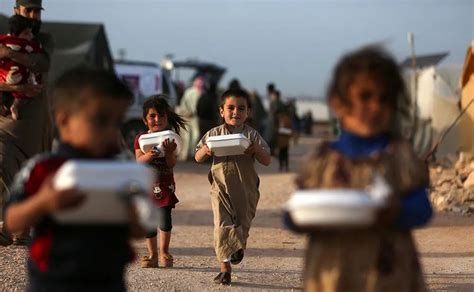叙利亚百姓快饿死了，美军还在抢他们的粮食......