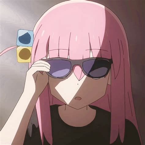 头像温柔孤独摇滚女生
