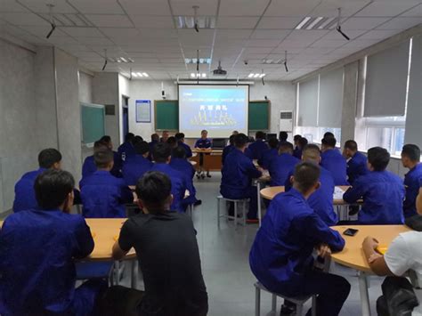 常规培训出特色 精准服务企业发展-培养动态 - 徐州工程机械技师学院
