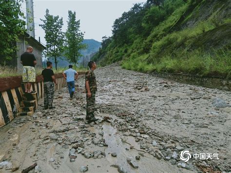 四川雅安遭持续暴雨引发山洪道路中断-图片频道
