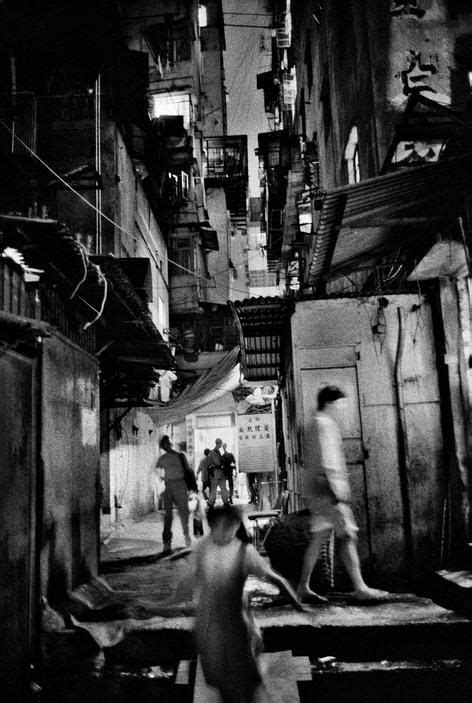 九龙城寨香港最大贫民窟，一家老少住一个房间里，只有一个厕所|厕所|香港|九龙_新浪新闻