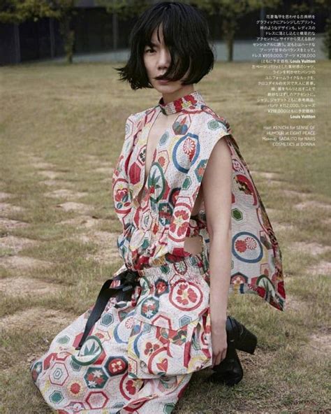 裴斗娜登美国版Vogue封面 高级脸与斯嘉丽同框_新浪图片