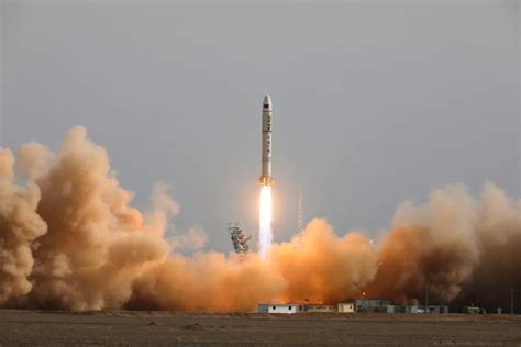 我国民营航天首款液体火箭“天龙二号”成功入轨__财经头条