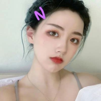 甜美女生头像正脸手势