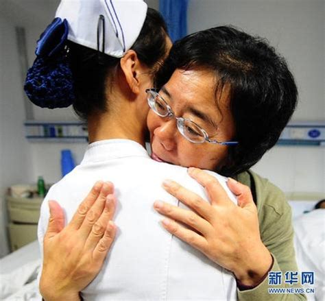 “江城最美女护士”以“天使之吻”救人一命 - 媒体关注 - 福建妇联新闻