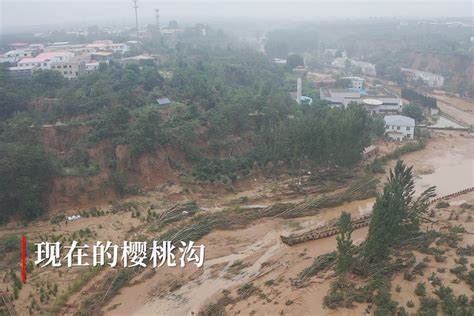 凤凰古城突降暴雨河水猛涨，河畔景观道路部分被洪水淹没_湘西州
