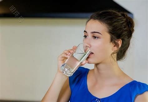 渴了可以喝水吗(不要等渴了再喝水，这些时候喝水会让身体受益良多) | 说明书网