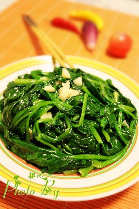 菠菜怎样炒好吃又营养，清炒菠菜的家常做法窍门？