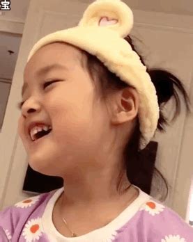 7岁韩网红权律二近照曝光，双眼无神被嘲变丑，曾因表情包火出圈|权律|表情包|超模_新浪新闻