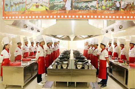 高级厨师培训在哪里学更好_新东方烹饪教育（上海校区）【官网】