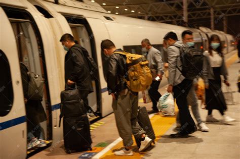 春运大幕开启 青岛铁路预计发送旅客165万人