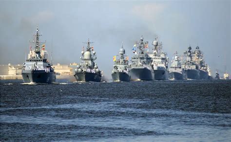 俄罗斯国防部证实黑海舰队旗舰莫斯科号巡洋舰遭重创：起火致弹药殉爆，全舰撤离