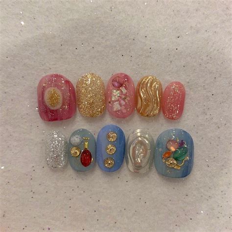 甜美女生头像加美甲图片