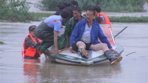暴雨来袭，扬州仪征40个村民被水围困，军民合力3小时救出_我苏网