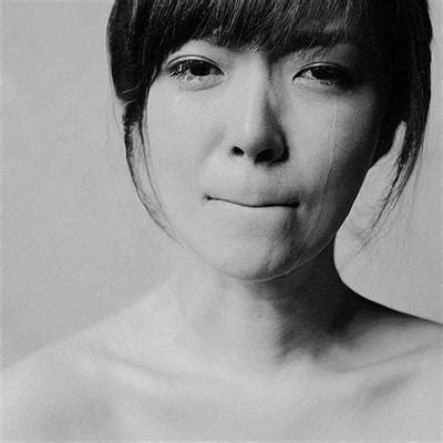 女生头像温柔落泪
