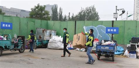 物业“站”出来管社区废品回收，这个社区每天回收废品1吨。-搜狐大视野-搜狐新闻