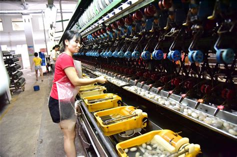 佛山老缫丝厂里还有几十名现代织女，每天都在剥茧抽丝__财经头条