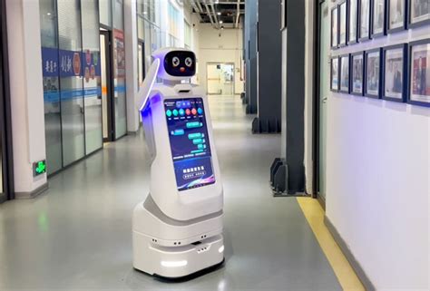 导引机器人-智能移动机器人自动导引至大厅办理窗口,自主运动提供导引导购语音对话等服务-www.chuangze.cn