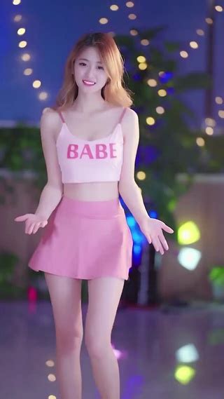 甜美女生主播跳舞图片头像