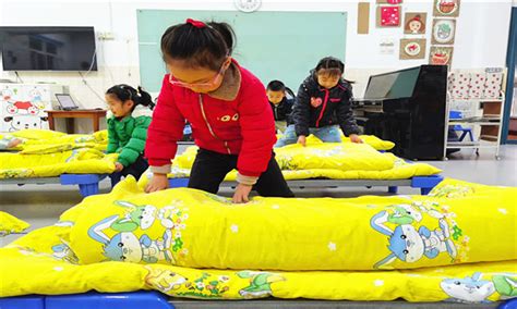 今天你叠被子了吗——新安嶂苍幼儿园开展幼儿生活自理活动_校园之窗_新沂教育