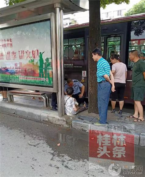 践行核心价值观 | 桂林公交车站台一老人倒地不起，后来这个小伙做的事一定要曝光！,桂视网,桂林视频新闻门户网站